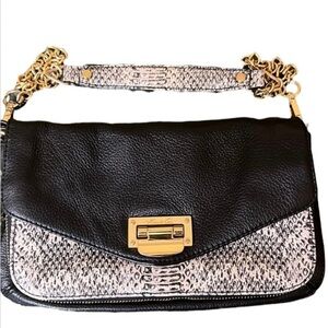- Kenneth Cole Snake Front‎ Handbag.